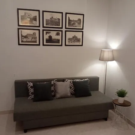 Fontana Di Trevi - Historic Center Apartment Апартаменты *