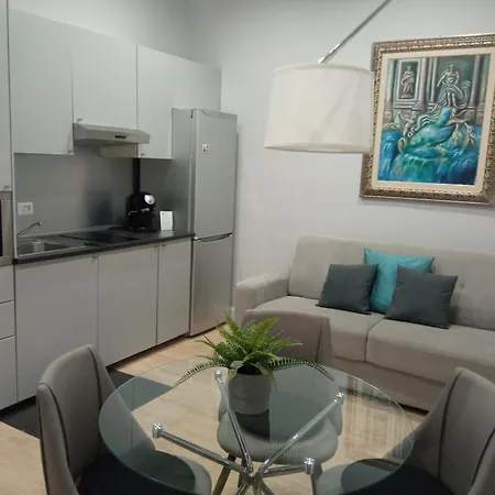 Fontana Di Trevi - Historic Center Apartment Апартаменты *
