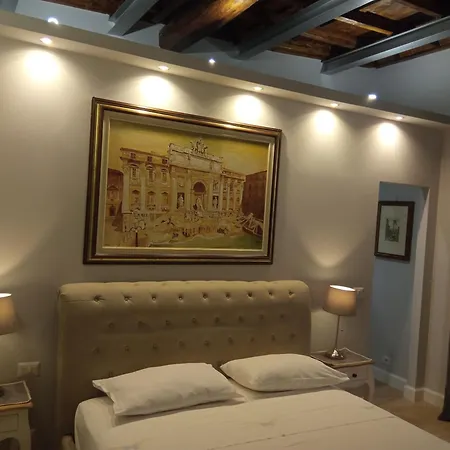 Fontana Di Trevi - Historic Center Apartment Апартаменты *