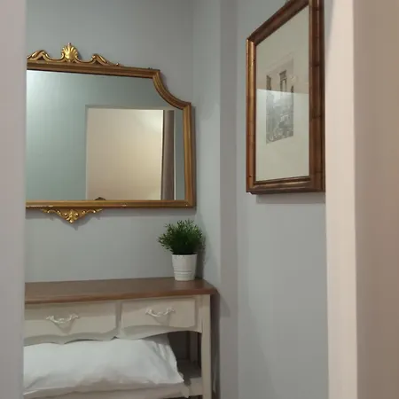 Fontana Di Trevi - Historic Center Apartment Апартаменты Рим